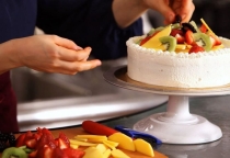 Giải đáp câu hỏi học làm bánh kem có khó không cho bạn trẻ